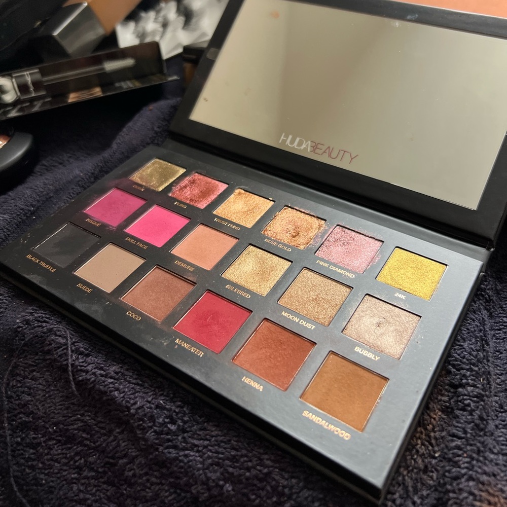 Huda Beauty Rose Gold Palette